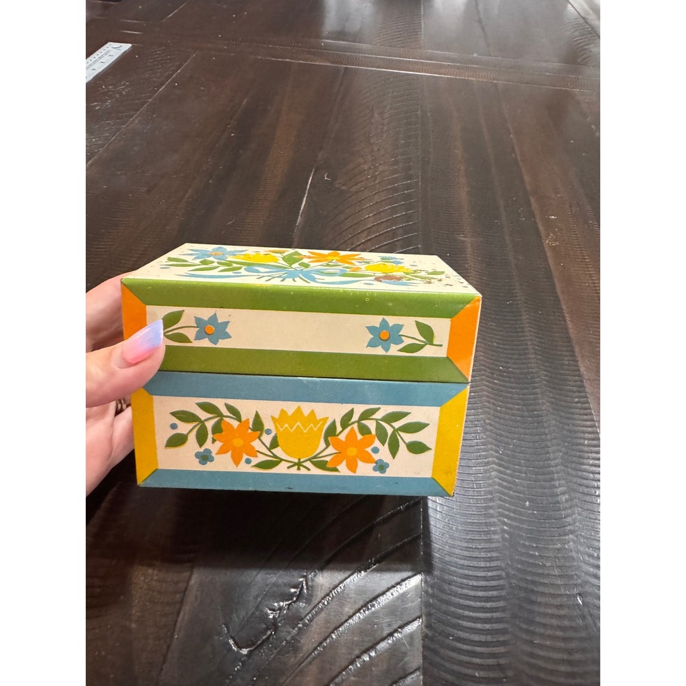 Vintage Syndicate Mfg Floral Metal Recipe Box Tin 70s Retro Flowers PA